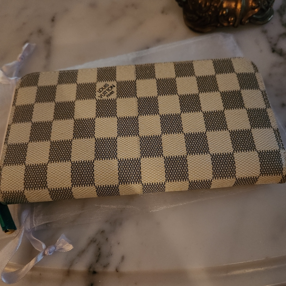 LV Wallet